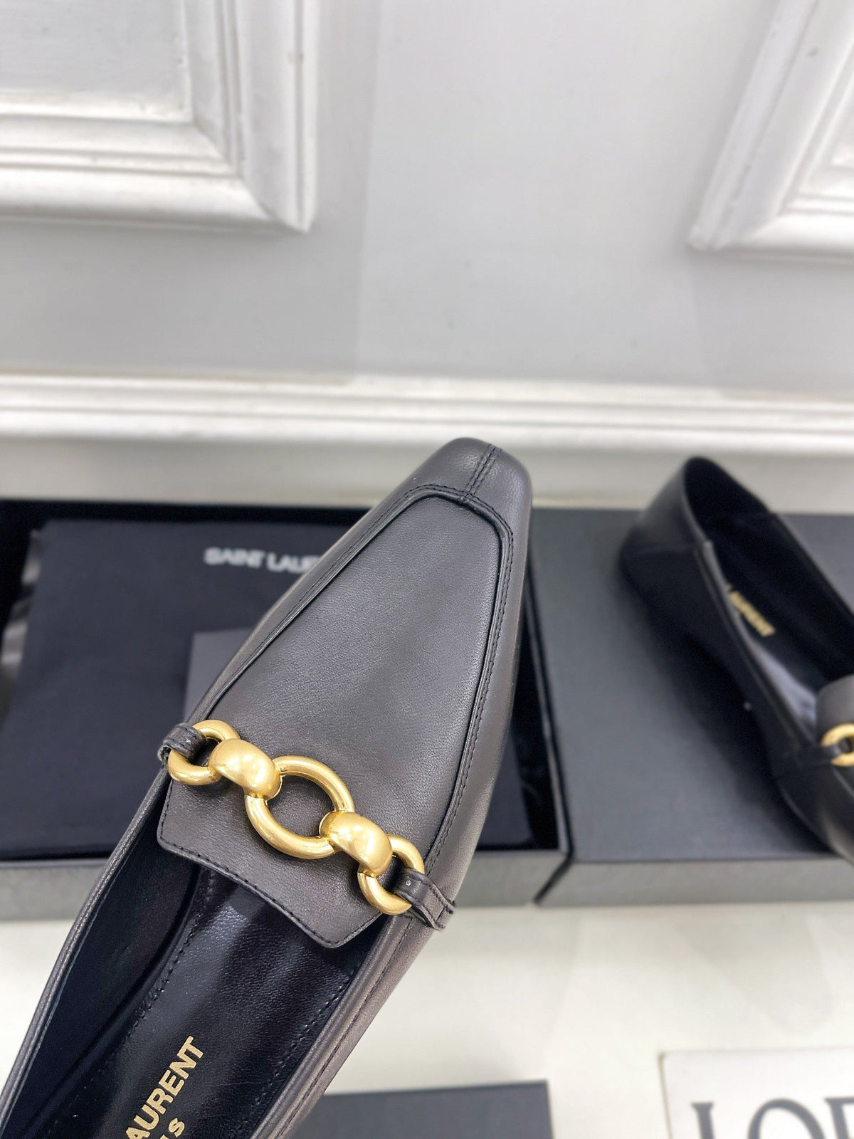 FLAT LOAFERS WITH GOLD CHAIN IN BLACK SMOOTH CALFSKIN
