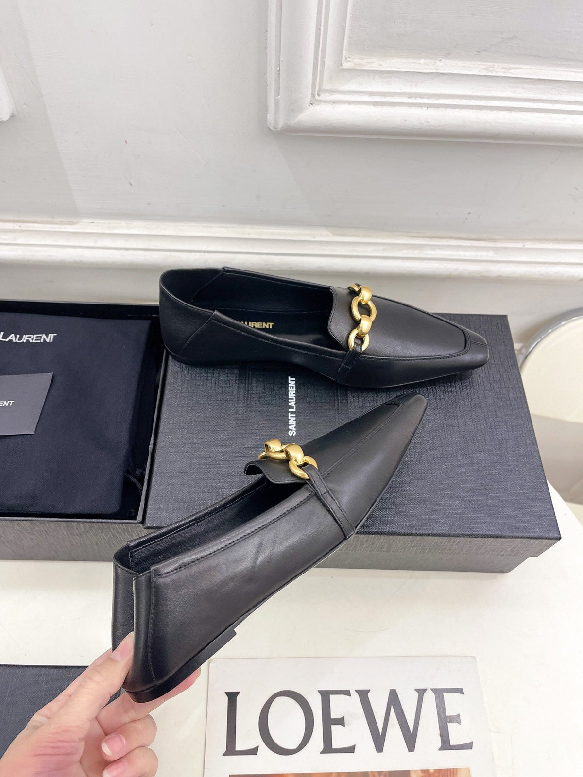 FLAT LOAFERS WITH GOLD CHAIN IN BLACK SMOOTH CALFSKIN