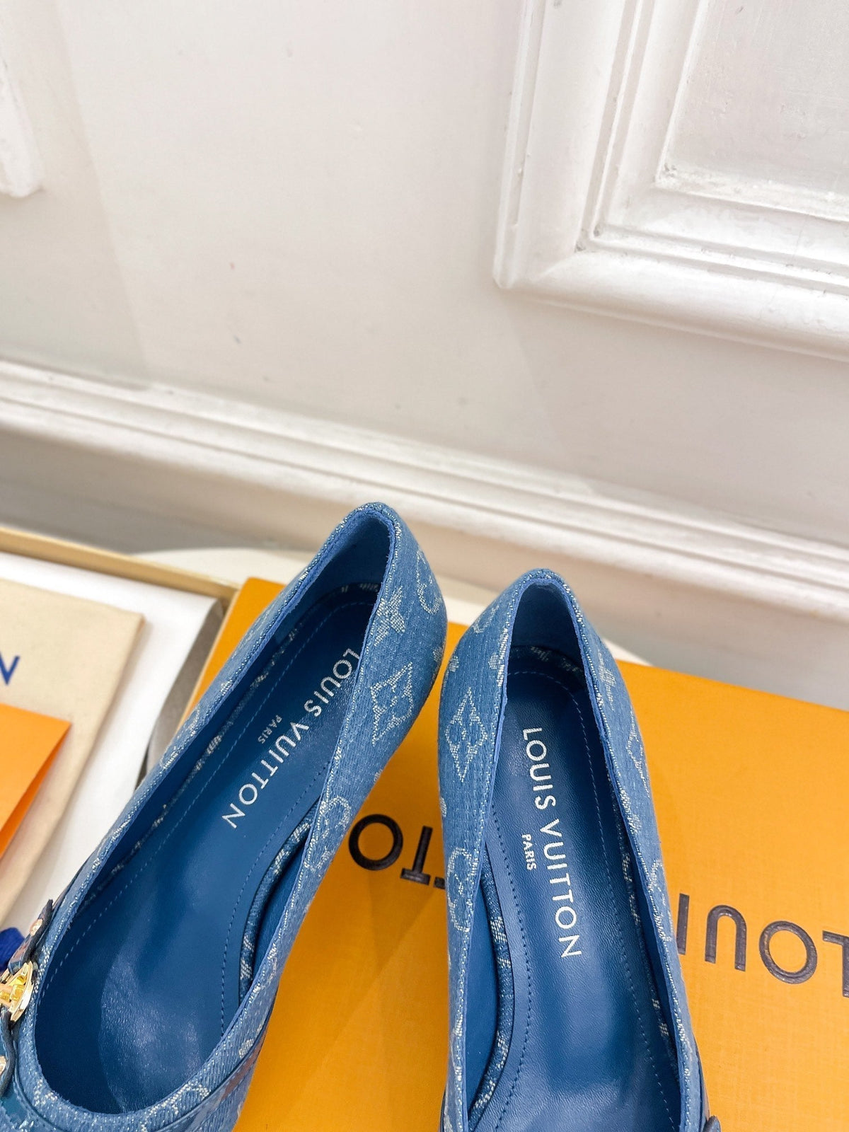 6AM HIGH PUMP 5 CM IN CLASSIC BLUE MONOGRAM DENIM