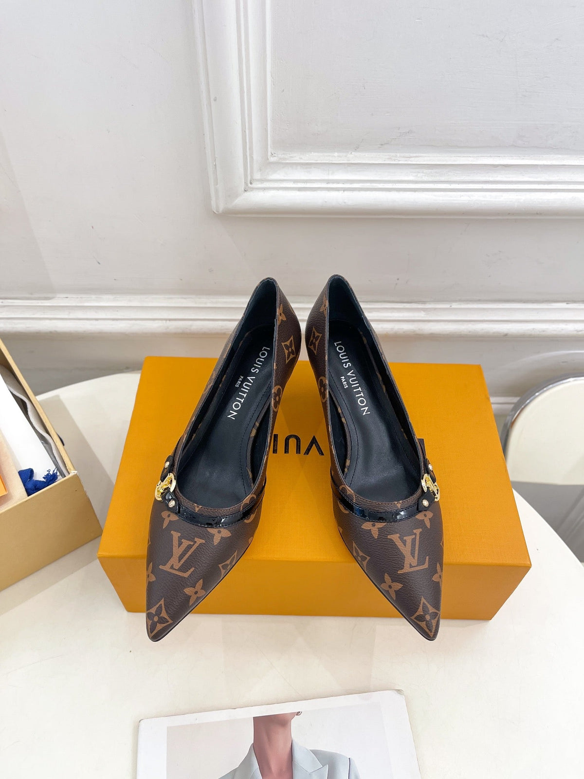 6AM HIGH PUMP 5 CM IN CHOCOLATE BROWN MONOGRAM CALFSKIN