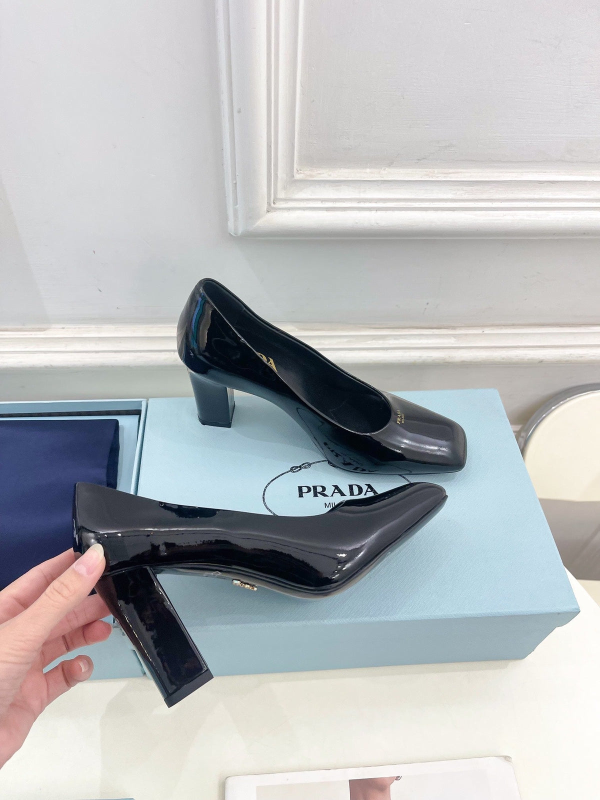 SQUARE TOE HIGH PUMPS IN BLACK GLOSSY CALFSKIN