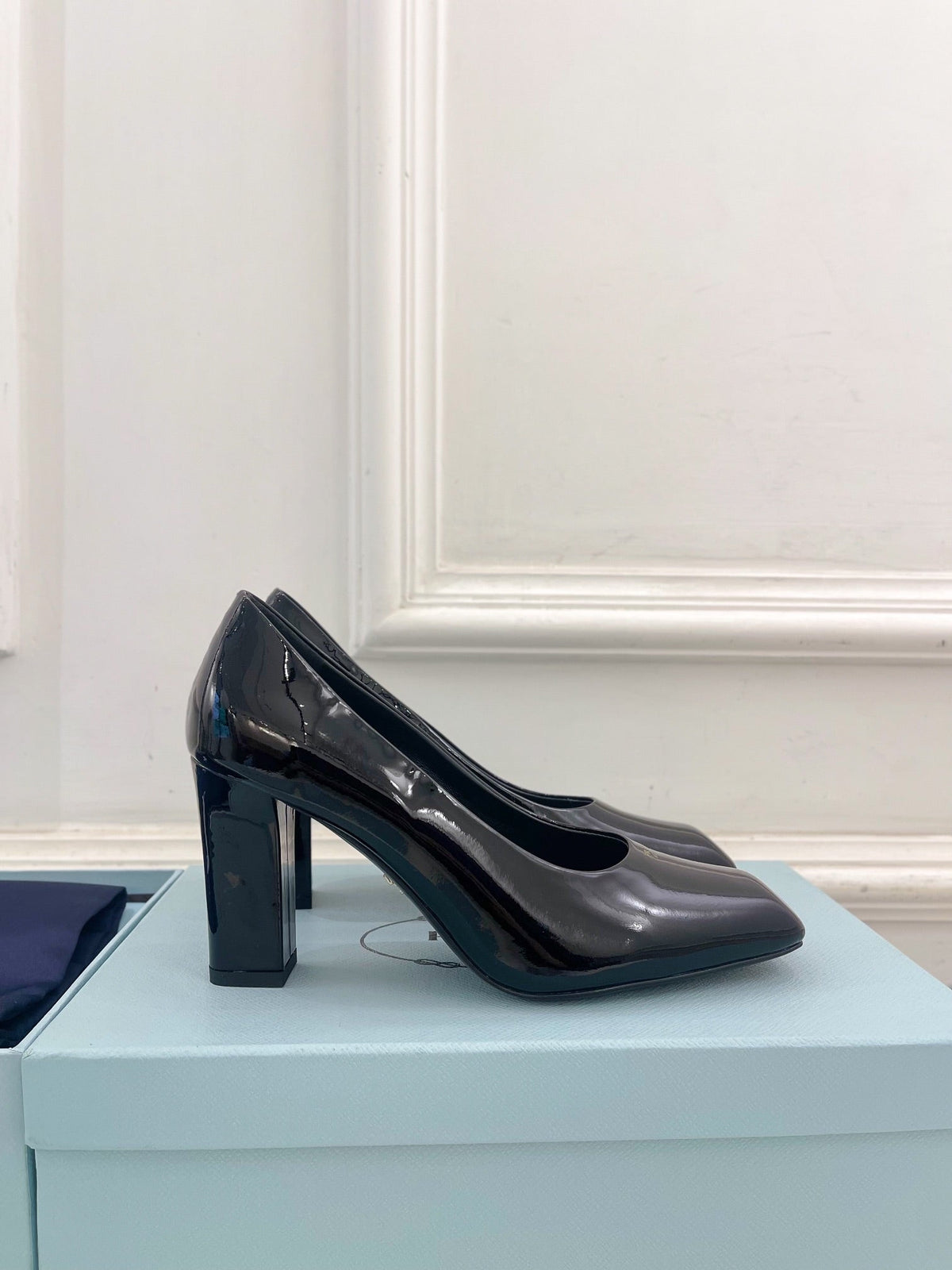 SQUARE TOE HIGH PUMPS IN BLACK GLOSSY CALFSKIN