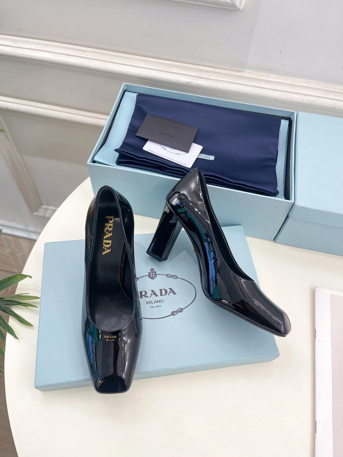SQUARE TOE HIGH PUMPS IN BLACK GLOSSY CALFSKIN