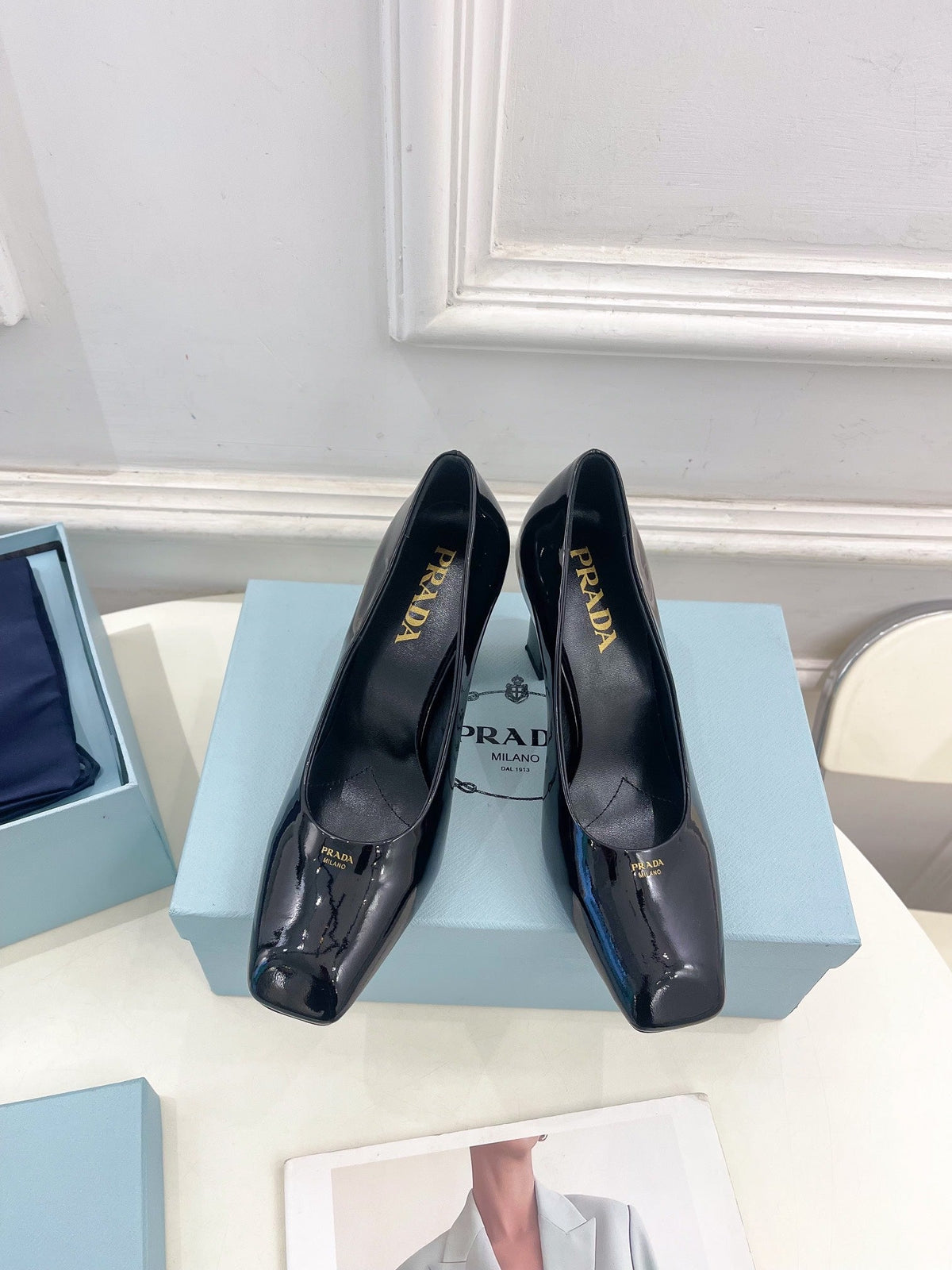 SQUARE TOE HIGH PUMPS IN BLACK GLOSSY CALFSKIN