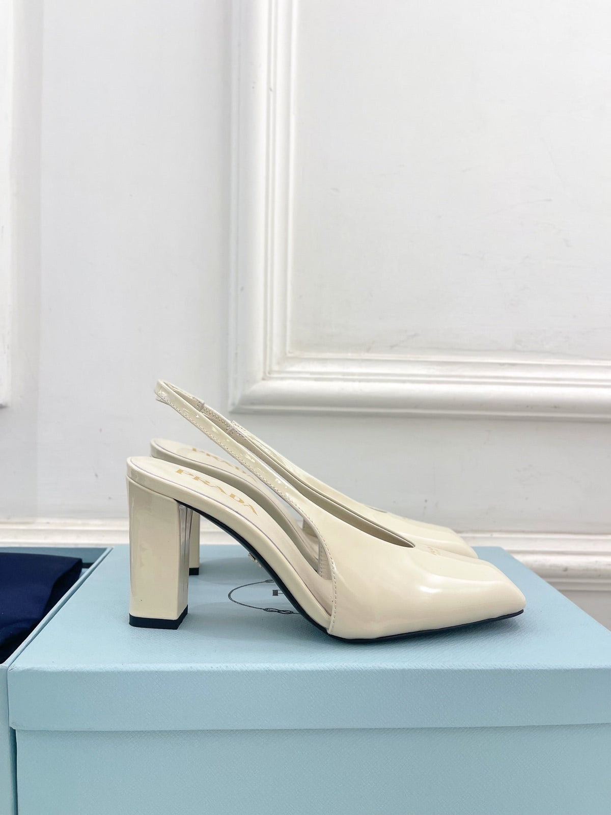 SQUARE TOE SLINGBACK PUMPS IN WHITE GLOSSY CALFSKIN