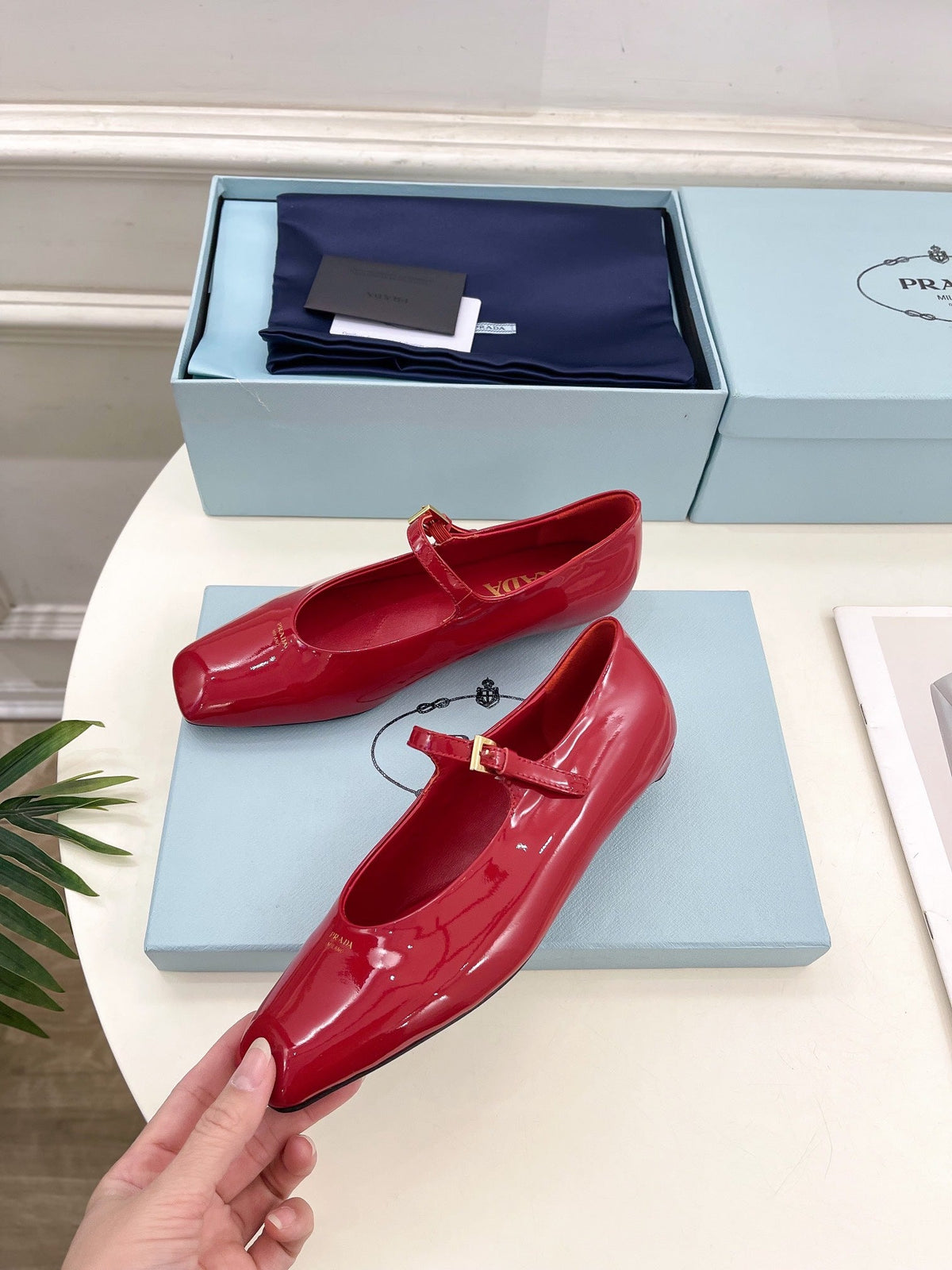 MARY JANE FLATS SQUARE TOE IN CRIMSON RED PATENT SHEEPSKIN