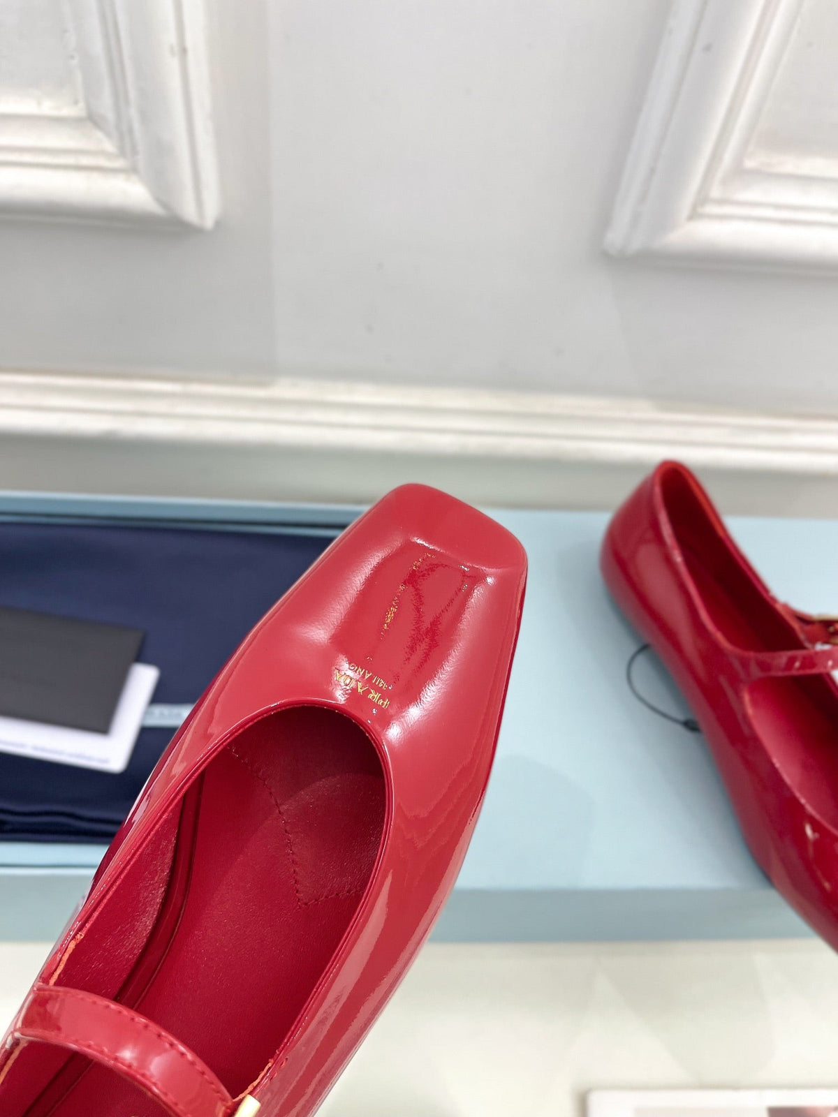 MARY JANE FLATS SQUARE TOE IN CRIMSON RED PATENT SHEEPSKIN