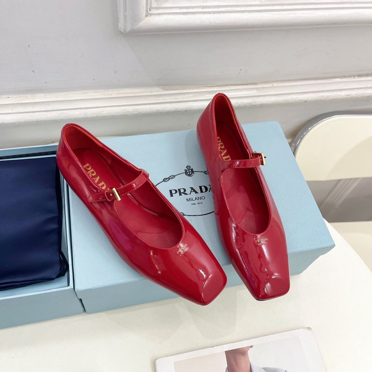 MARY JANE FLATS SQUARE TOE IN CRIMSON RED PATENT SHEEPSKIN
