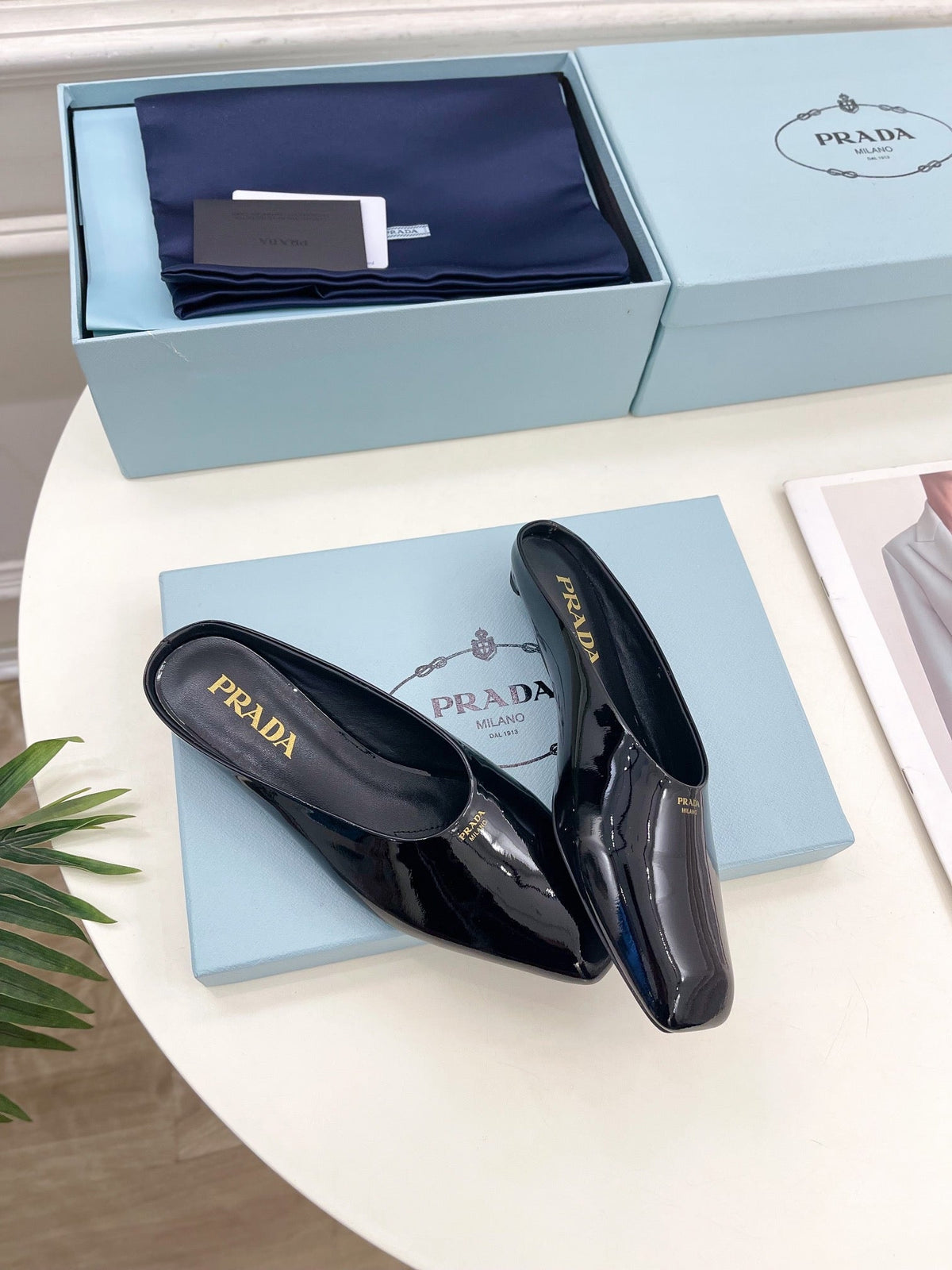 MULES SQUARE TOE IN BLACK SHINY CALFSKIN