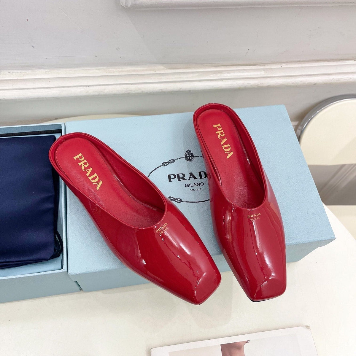 MULES SQUARE TOE IN RED SHINY CALFSKIN