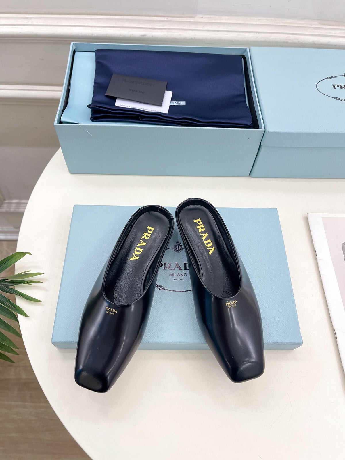MULES SQUARE TOE IN BLACK SMOOTH LAMBSKIN