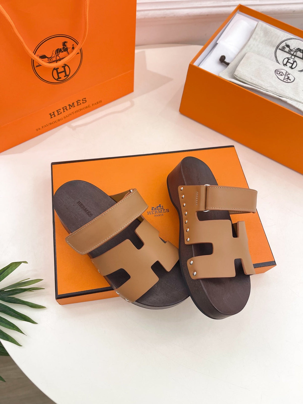 KOS CLOG IN PEANUT BROWN CALFSKIN
