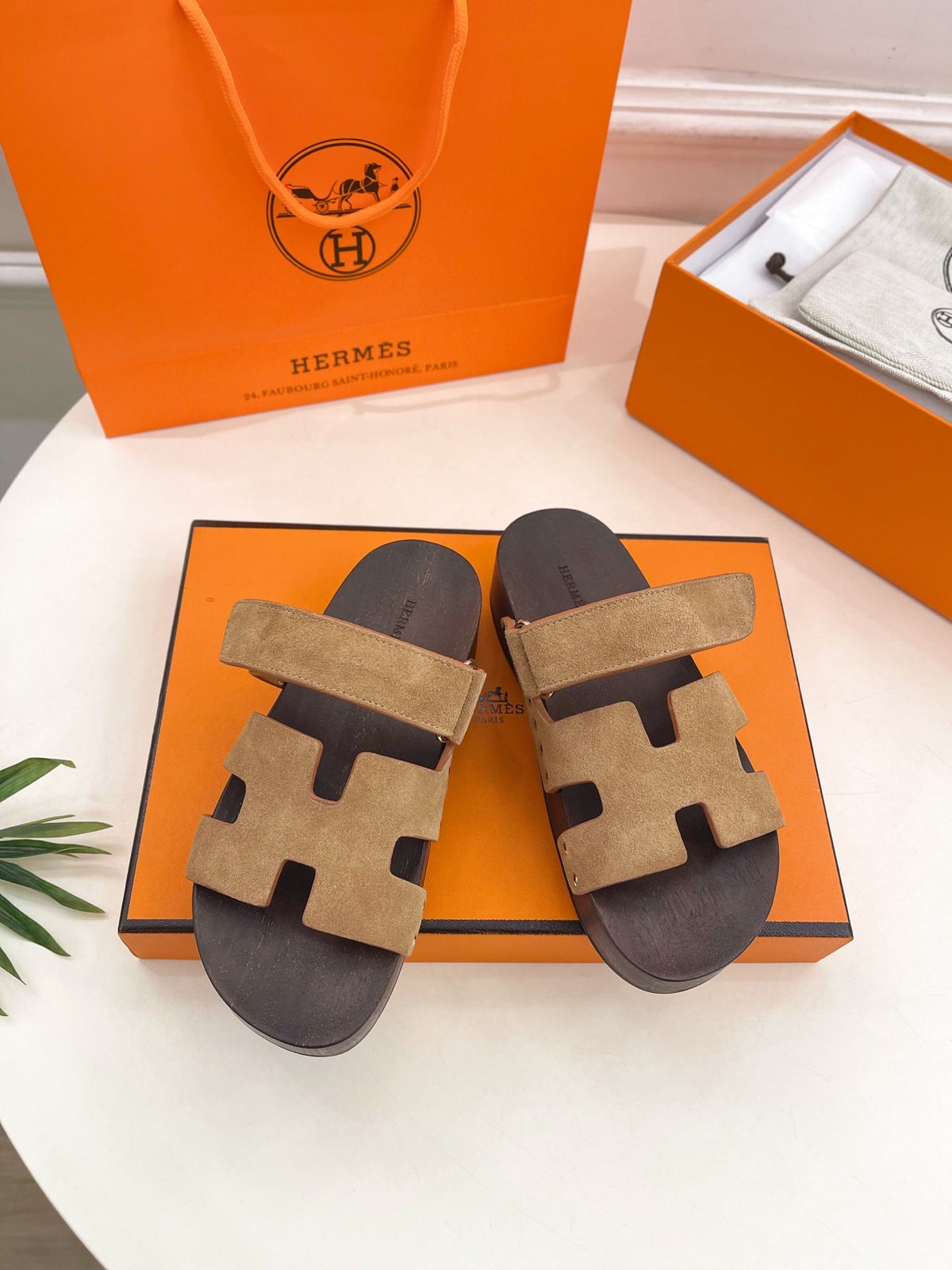 KOS CLOG IN PEANUT BROWN SUEDE
