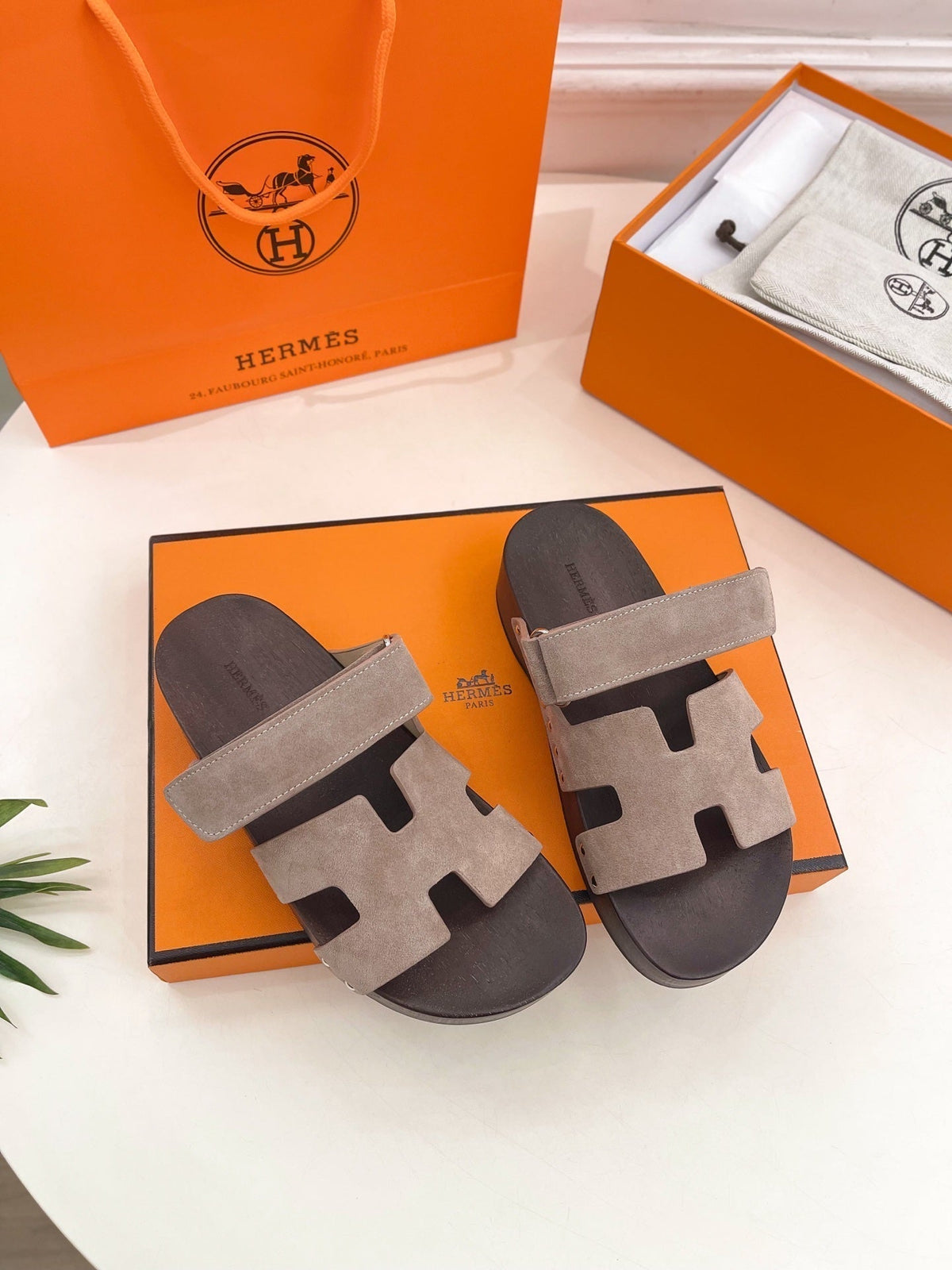 KOS CLOG IN KHAKI BROWN SUEDE