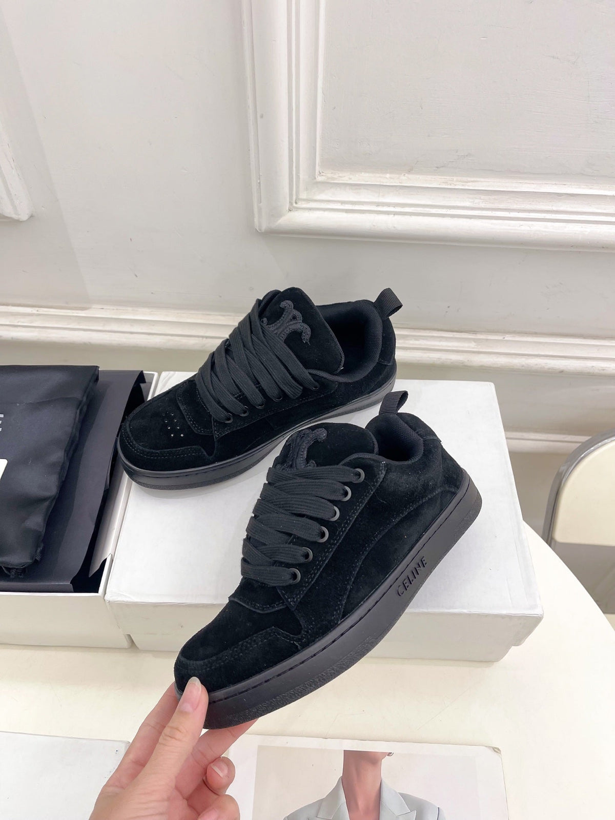 HUNTINGTON LOW LACE-UP SNEAKER IN BLACK SUEDE AND MESH