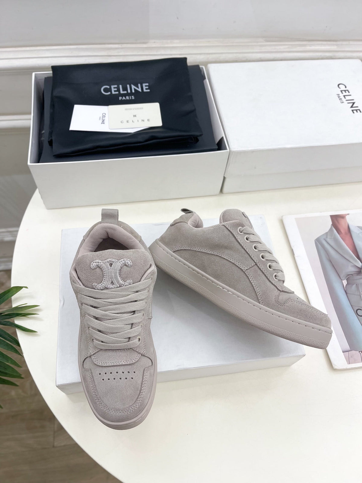 HUNTINGTON LOW LACE-UP SNEAKER IN PASTEL GRAY SUEDE AND MESH