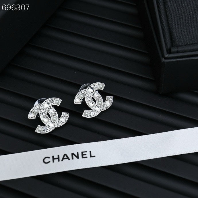 STUD EARRINGS IN SILVER METAL PEARLY WHITE AND CRYSTAL