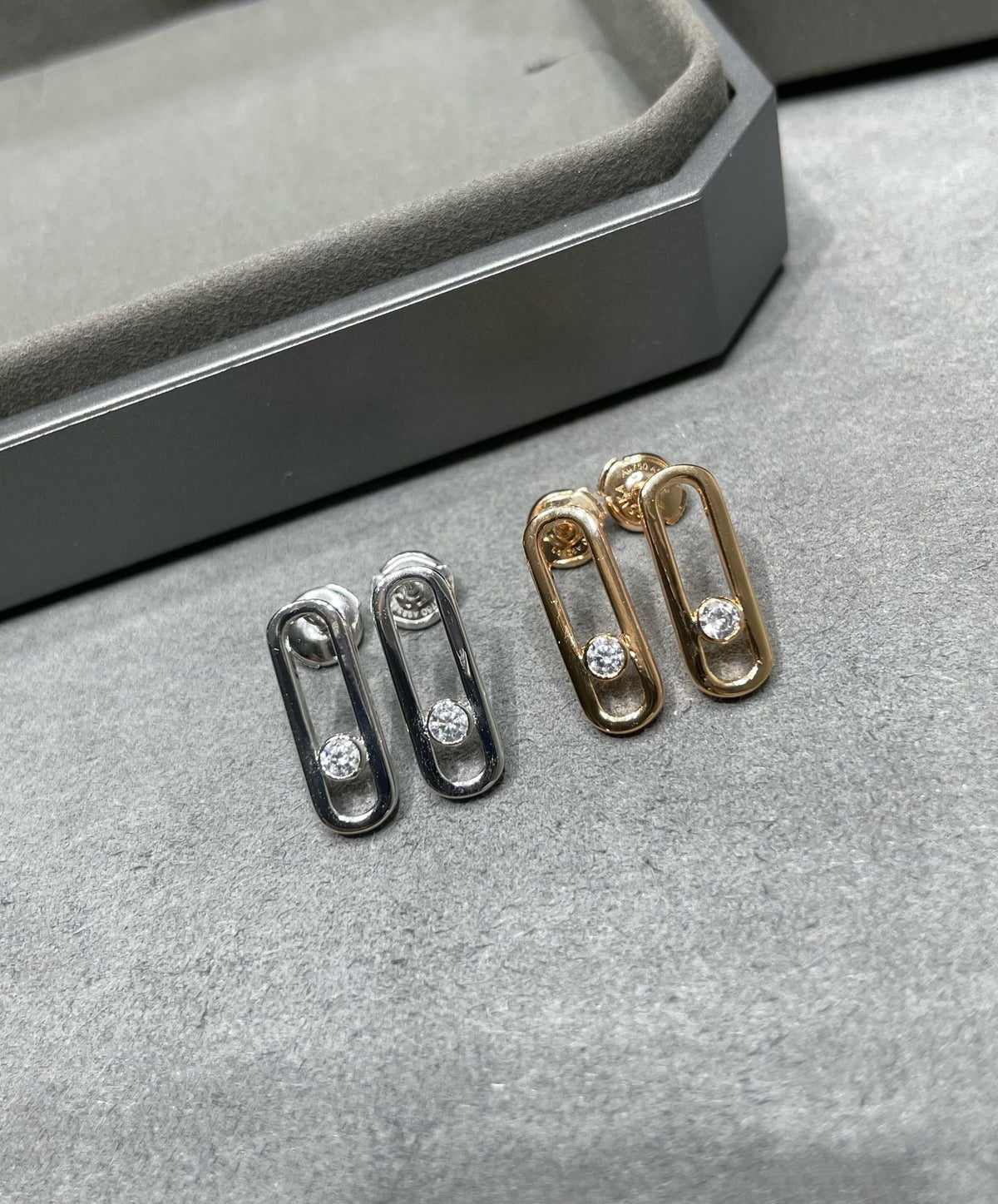 MOVE UNO SMALL 1 DIAMOND EARRINGS