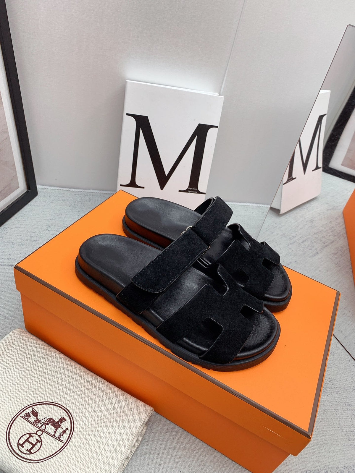 Chypre Sandal Black velvet lining