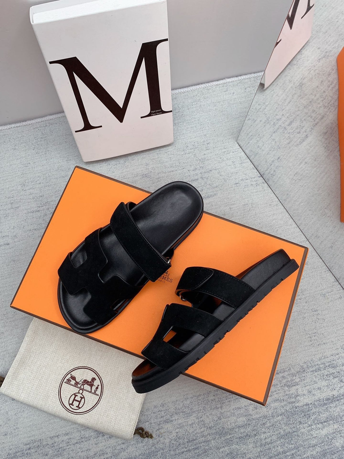 Chypre Sandal Black velvet lining