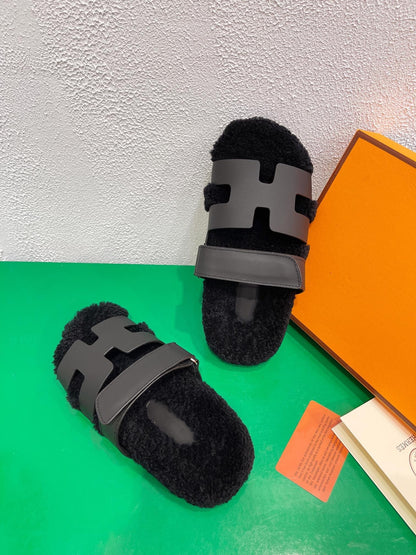 Chypre Sandal Black shearling insole Black goatskin lining