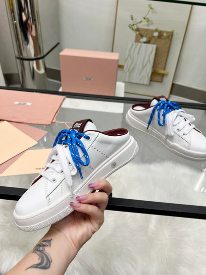 SNEAKER MULES IN WHITE CALFSKIN WHITE BLUE LACES